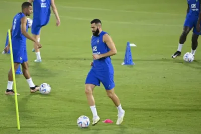 مونديال قطر 2022 : إصابة بنزيمة في التداريب وخضوعه لفحوصات طبية