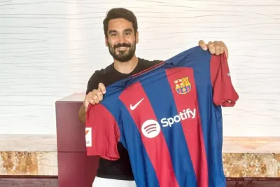 برشلونة يتعاقد مع وسط الميدان الألماني إيلكاي غوندوغان