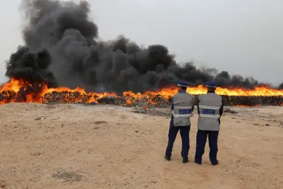 الداخلة : إتلاف أزيد من 6 أطنان من مخدر الشيرا ومواد محظورة ومهربة