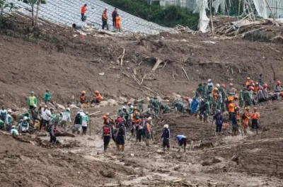ارتفاع عدد ضحايا انهيار التربة في إندونيسيا إلى 74 قتيلا