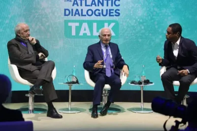 السيد أزولاي يؤكد أن المغرب يتمتع بحكامة جيدة مدعومة بالاستقرار السياسي والقيادة الملكية المتميزة