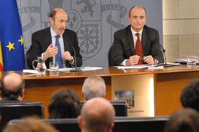 وزير الصناعة الإسباني السابق يشيد بالموقع الاستراتيجي المغربي