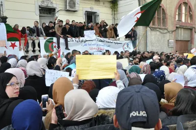 الجزائر : قطاع الوظيفة العمومية يعلن إضربا عاما في 11 ولاية