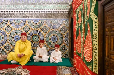 صاحب السمو الملكي الأمير مولاي رشيد يزور ضريح المولى إدريس الأزهر بمناسبة حفل ختان صاحبي السمو الأميرين مولاي أحمد ومولاي عبد السلام