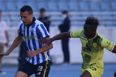 البطولة الوطنية الاحترافية "إنوي" لكرة القدم..التعادل الايجابي(1-1) يحسم المواجهة بين الجيش الملكي و اتحاد طنجة