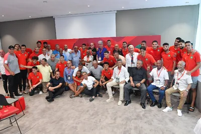 فاس.. الجامعة الملكية المغربية لكرة القدم تقيم حفل استقبال على شرف لاعبين دوليين سابقين