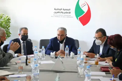 الجمعية الوطنية للإعلام والناشرين تستنكر إرغام الوفد الإعلامي المغربي على مغادرة الأراضي الجزائرية