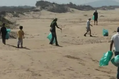 الحسيمة .. حملة بيئية لتنظيف شاطئ كورنيش صاباديا