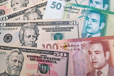 الدولار يتراجع بنسبة 0,6 في المائة مقابل الدرهم