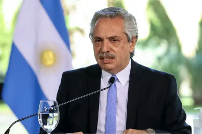 رئيس الأرجنتين ألبرتو فرنانديز يقرر عدم الترشح لولاية ثانية