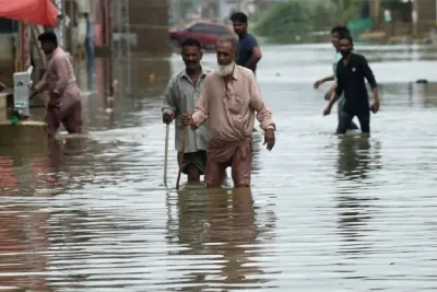 مصرع 7 أشخاص وإصابة 39 آخرين بسبب أمطار غزيرة شرق باكستان