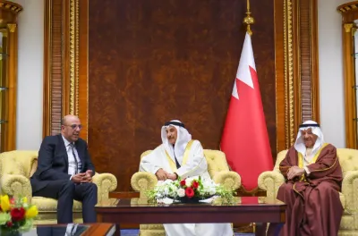 السيد ولد الرشيد يجري بالمنامة مباحثات مع نائب رئيس مجلس الوزراء البحريني