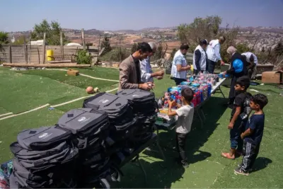 القدس.. وكالة بيت مال القدس الشريف تطلق عملية توزيع الحقيبة المدرسية