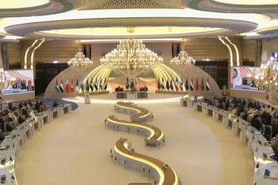 القمة العربية: بدء أعمال قمة ملوك ورؤساء وقادة الدول العربية في جدة بحضور الأمير مولاي رشيد ممثلا لجلالة الملك