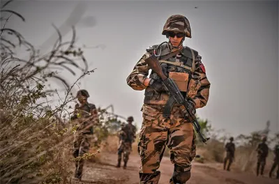 برازيليا: توقيع مذكرة تفاهم بين الكلية الملكية للدراسات العسكرية العليا ومدرسة الدفاع البرازيلية