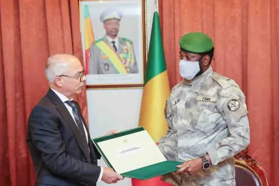 رئيس المرحلة الانتقالية في مالي يستقبل السيد شكيب بنموسى بباماكو