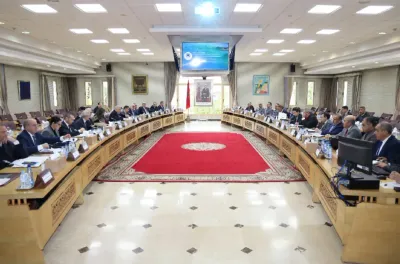 اللجنة الوطنية لليقظة لتدبير وتتبع أحداث الفيضانات تثمن عاليا التعليمات الملكية السامية بالتدخل الفوري للقوات المسلحة الملكية ونشر وسائل بشرية ولوجيستية لدعم ومساعدة ساكنة المناطق المتضررة