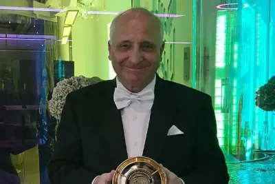 رشيد اليزمي يقدم البطارية Li-ion الذكية بمنتدى الطاقة الرقمية بالدار البيضاء