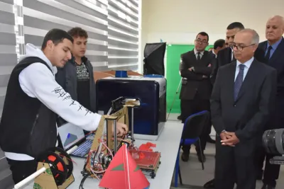 السيد شكيب بنموسى يدشن المركز الجهوي للكفاءات العرضانية والتفتح الفني والأدبي بوجدة