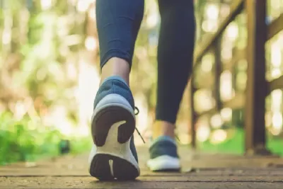 المشي اليومي يقلل من خطر الإصابة بـ13 نوعا من السرطان (دراسة)