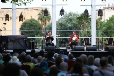 مهرجان فاس للموسيقى العالمية العريقة.. الموجام الأذربيجاني والغناء الكازاخي في السهوب ي بهر في حديقة جنان السبيل