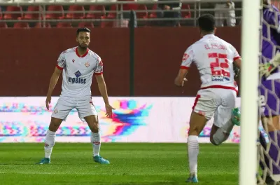 الوداد الرياضي يفوز في الأنفاس الأخيرة على اتحاد تواركة