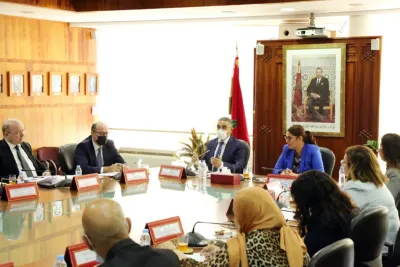 اجتماع لمتابعة تنفيذ برامج معالجة المباني الآيلة للسقوط و القضاء على دور الصفيح بمدينة سلا