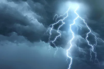 نشرة إنذارية: تساقطات ثلجية وأمطار قوية يومي الخميس والجمعة بالمملكة