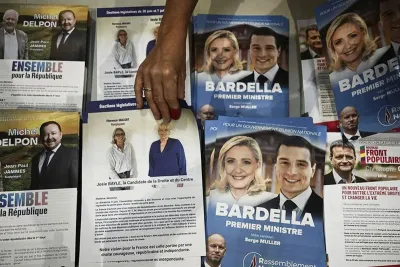 الانتخابات التشريعية الفرنسية: الأحزاب تتبنى استراتيجيات لعرقلة التجمع الوطني في الجولة الثانية