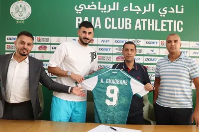 الرجاء الرياضي يتعاقد مع العراقي أيمن حسين