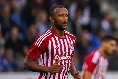 الاتحاد الأوروبي لكرة القدم يتوج الكعبي أفضل لاعب في دوري المؤتمر الأوروبي