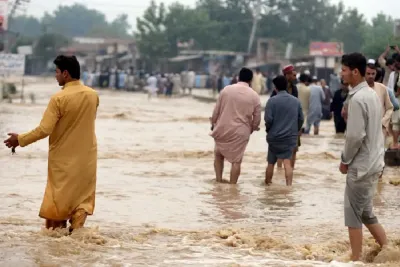 مصرع سبعة أشخاص أثناء إصلاح شبكة مياه تضررت جراء الفيضانات في باكستان