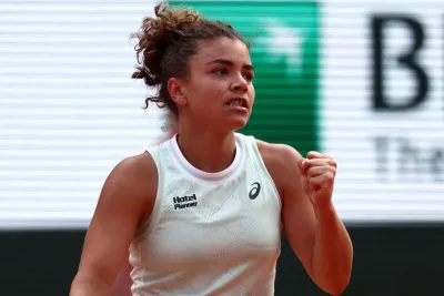 رولان غاروس: الإيطالية باوليني تبلغ النهائي على حساب الروسية أندرييفا