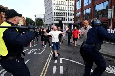 بريطانيا: اعتقال أكثر من ألف شخص إثر أعمال الشغب المناهضة للهجرة