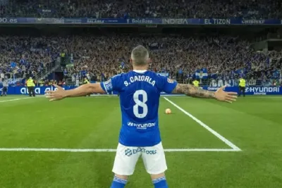 بطولة إسبانيا.. أوفييدو يمدد عقد قائده الدولي السابق كاثورلا لمدة عام واحد