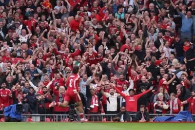 بطولة إنجلترا لكرة القدم.. فريق ليفربول يفوز على أرسنال (1-0)