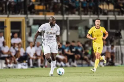 بطولة إيطاليا.. المهاجم البلجيكي لوكاكو يعود إلى تداريب نابولي بعد غياب طويل
