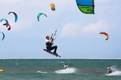 بطولة ولي العهد الأمير مولاي الحسن للكايت سورف بطولة العالم 2023: تأهل المغربيين حمزة عدي وعبد الرحيم متوكل للمسابقة الرسمية