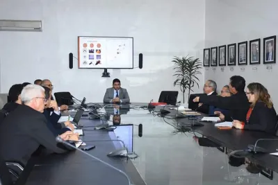 السيد محمد مهدي بنسعيد يجتمع باللجنة المكلفة بصياغة مشروع علامة المغرب