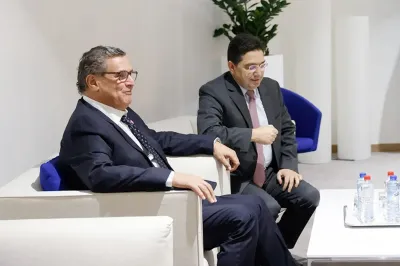 رئيس الحكومة يحل بالرياض لتمثيل صاحب الجلالة في ثلاث اجتماعات على مستوى القمة