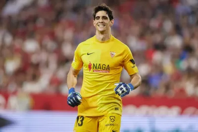 مدرب إشبيلية يتحدث عن انتقال بونو إلى الدوري السعودي