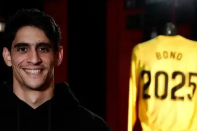 المغربي ياسين بونو في نادي إشبيلية إلى غاية 2025