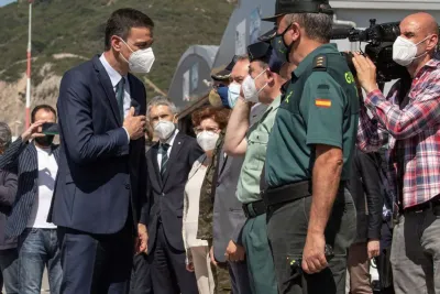 سبتة ومليلية ترحبان بقرار إعادة فتح الحدود البرية