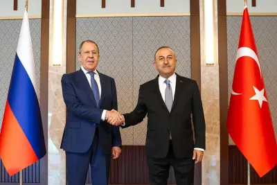 وزير الخارجية التركي يعلن عن إمكانية فتح ممر آمن لنقل الحبوب من الموانئ الأوكرانية