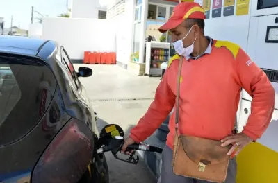 تزويد السوق الوطنية بالمواد البترولية.. الوضعية الحالية متحكم فيها ومستقرة (وزارة)