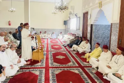 تسليم هبة ملكية لشرفاء الزاوية العلاوية بالحسيمة