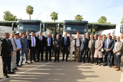 تسليم 16 شاحنة صهريجية و184 صهريجا مائيا بإقليم خنيفرة