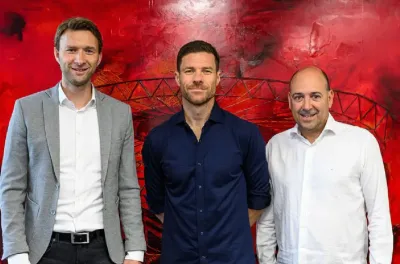 باير ليفركوزن يمدد عقد مدربه تشابي ألونسو