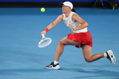 بطولة هامبورغ لكرة المضرب.. البولندية شفيونتيك تواجه الإيطالية باوليني في نصف النهائي