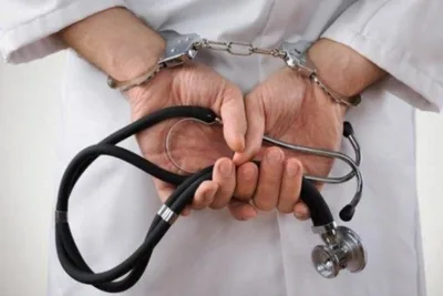 توقيف ثلاثة أشخاص بالدار البيضاء بينهم طبيب وصيدلي للاشتباه بتورطهم في ترويج المؤثرات العقلية